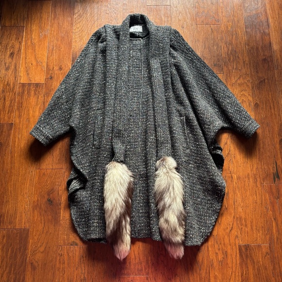 Capri Union Made Wool Tweed Jacket with Fur Scarf – Multicolor Vintage Luxury - Picture 9 of 16